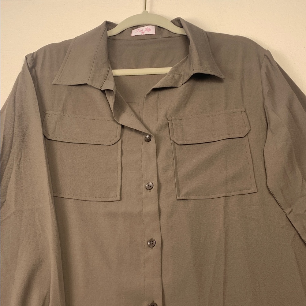 Pink Lily Women’s Blouse Top NWOT Medium Green Khaki Button Front Long Sleeve